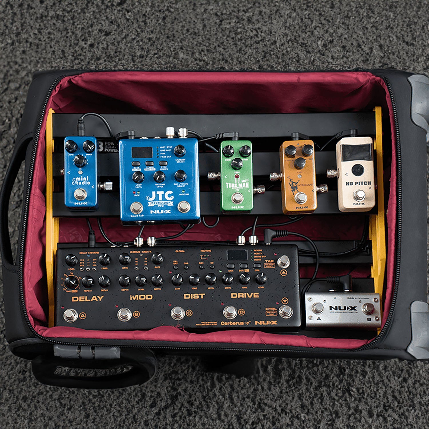 NU-X Medium Bumblebee Pedalboard + Bag + Accessories