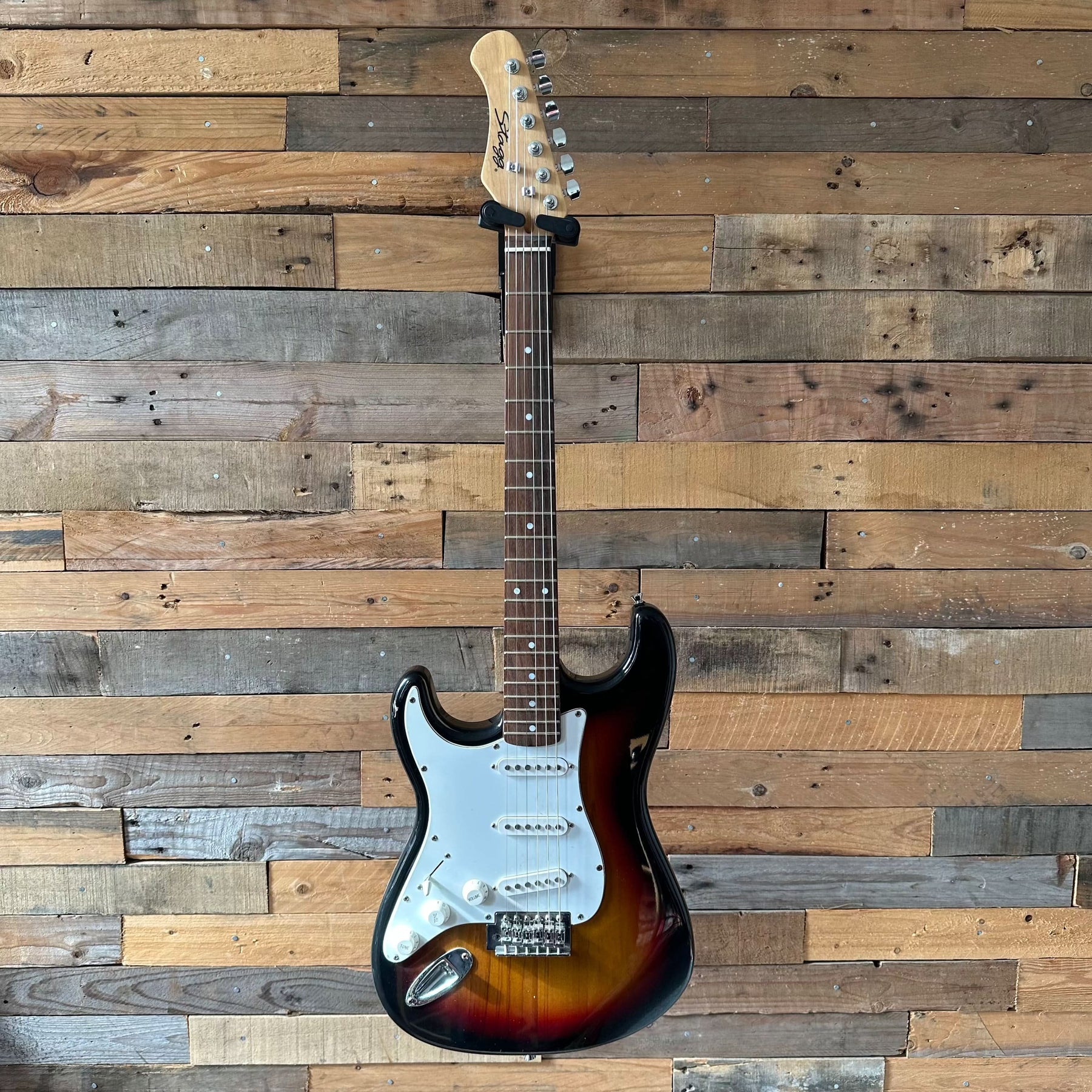 Stagg Left Handed Stratocaster Copy - Sunburst - Preowned