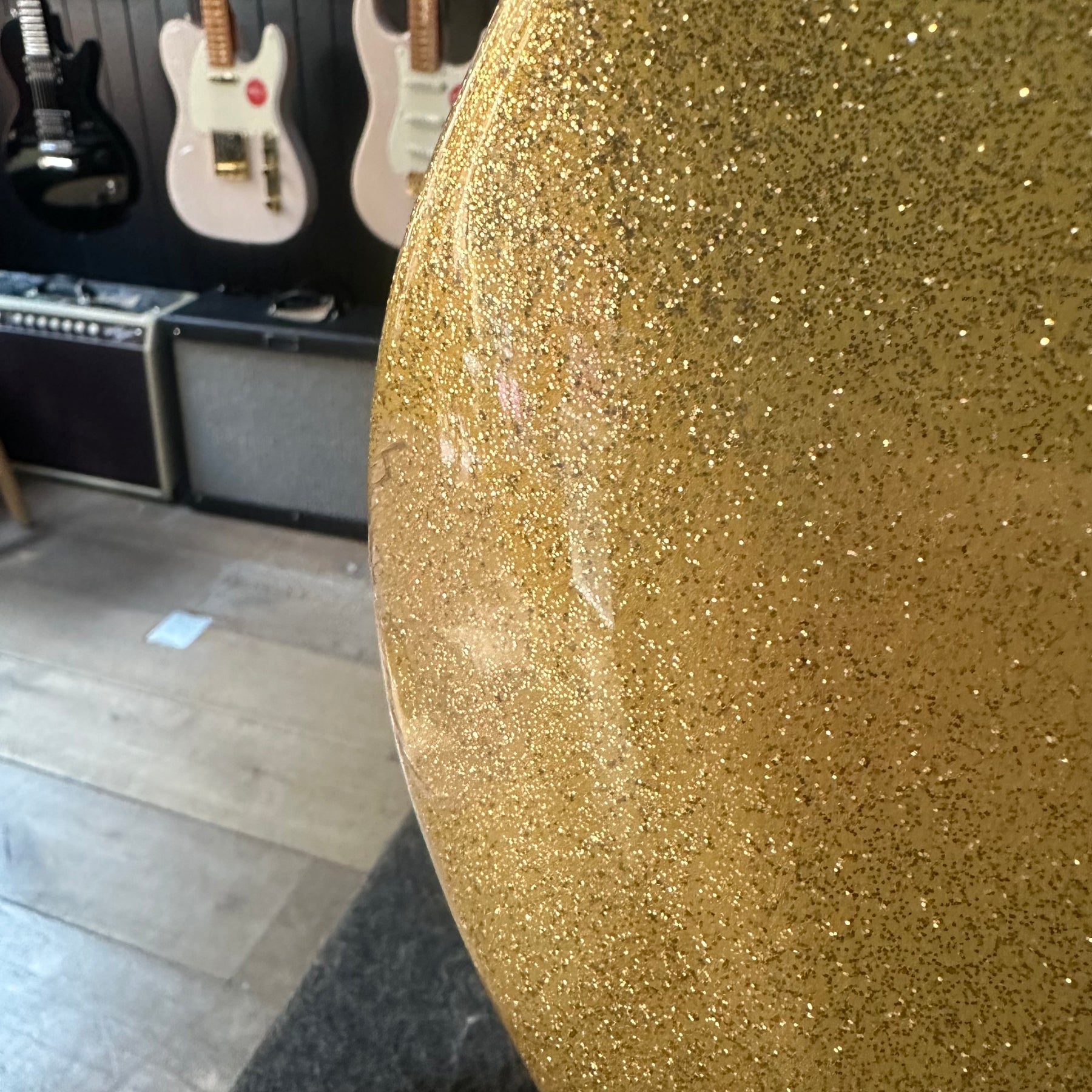 Squier Limited Edition Classic Vibe '70s Jaguar - Gold Sparkle with Matching Headstock - B-STOCK