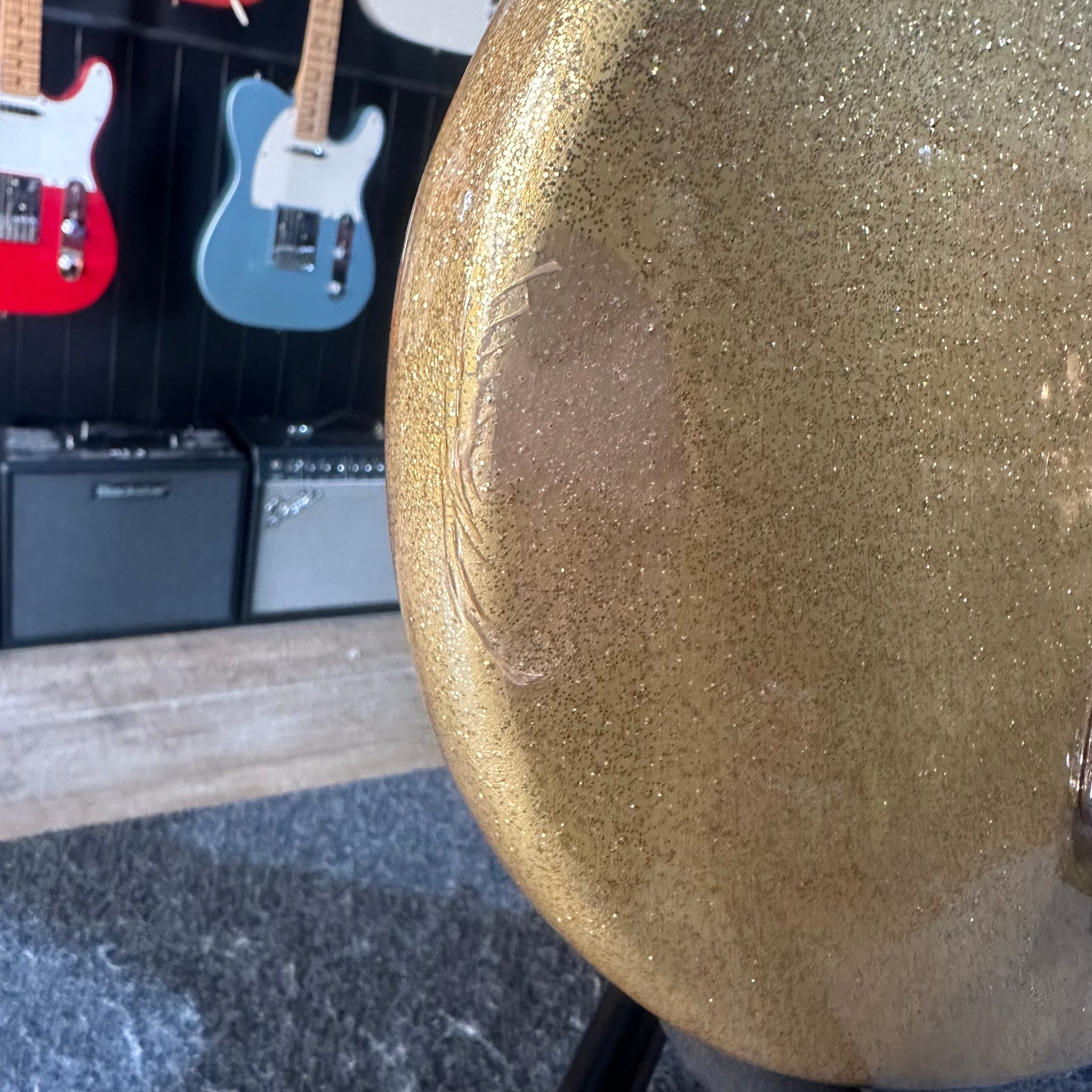 Squier Limited Edition Classic Vibe '70s Jaguar - Gold Sparkle with Matching Headstock - B-STOCK